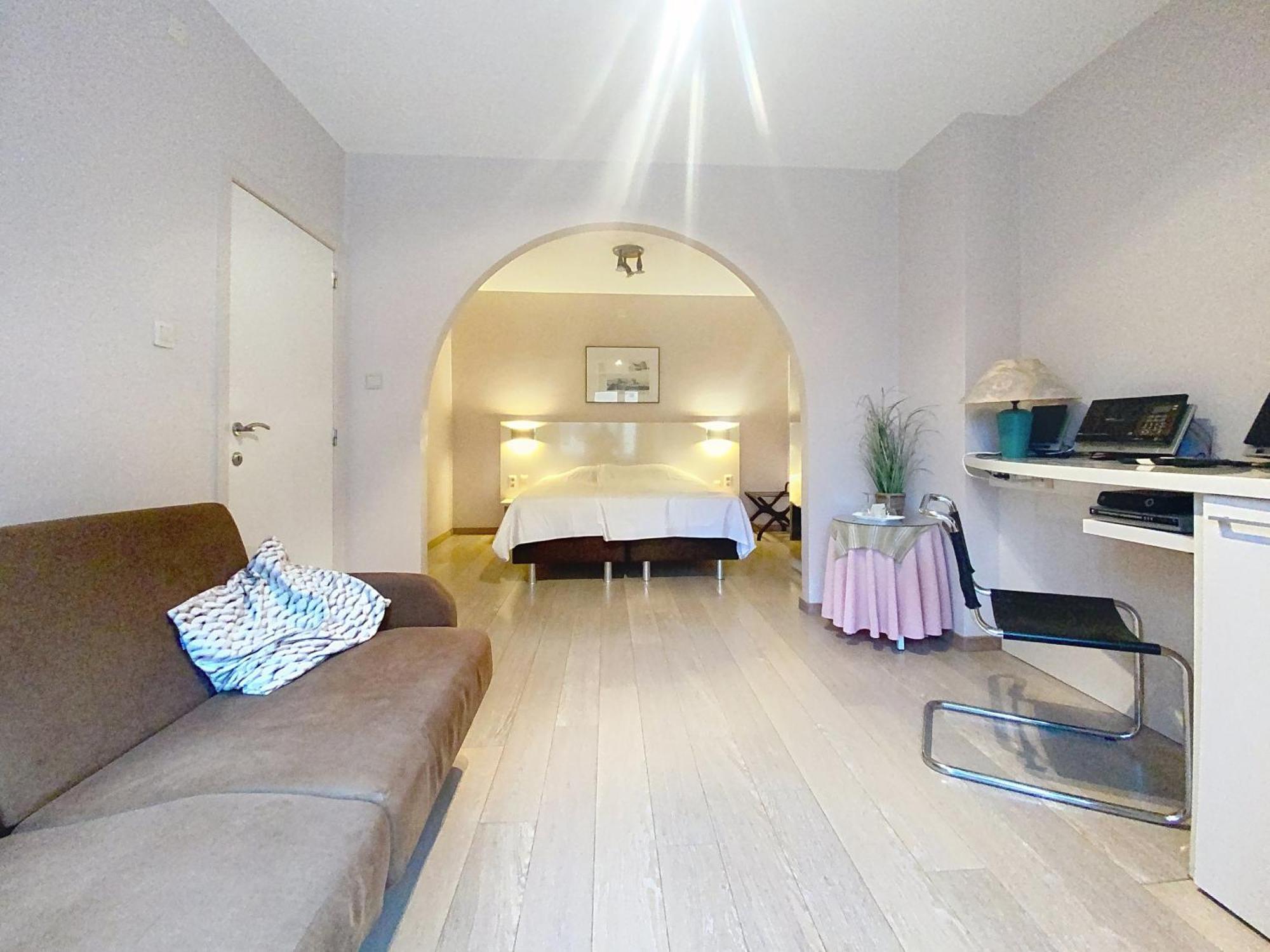 Gastenkamers Centersuites Oostduinkerke Esterno foto